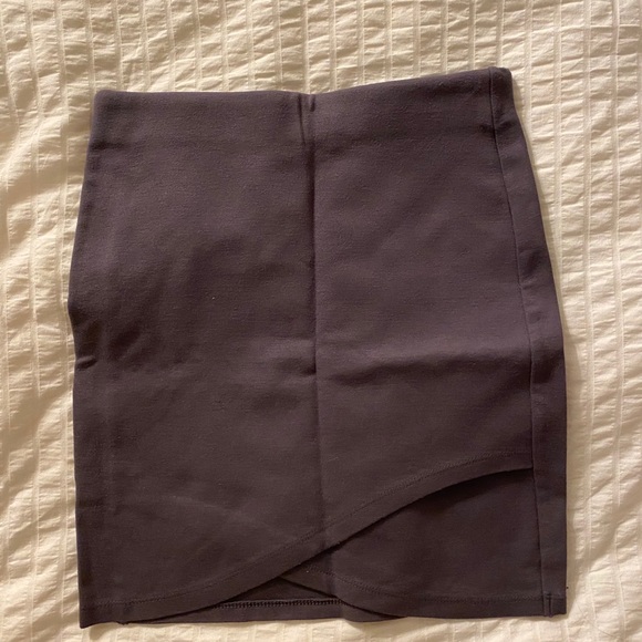 Aritzia dark grey mini skirt - Picture 1 of 3